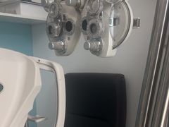 -英伦眼镜蔡司依视路折扣店(通州万达店)