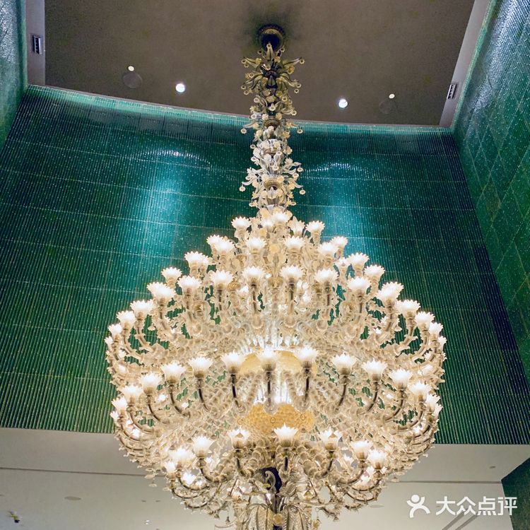 其实梳妆台不多，才2个。健身房很大