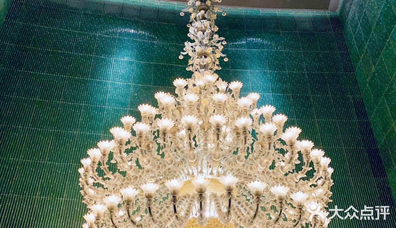 其实梳妆台不多，才2个。健身房很大