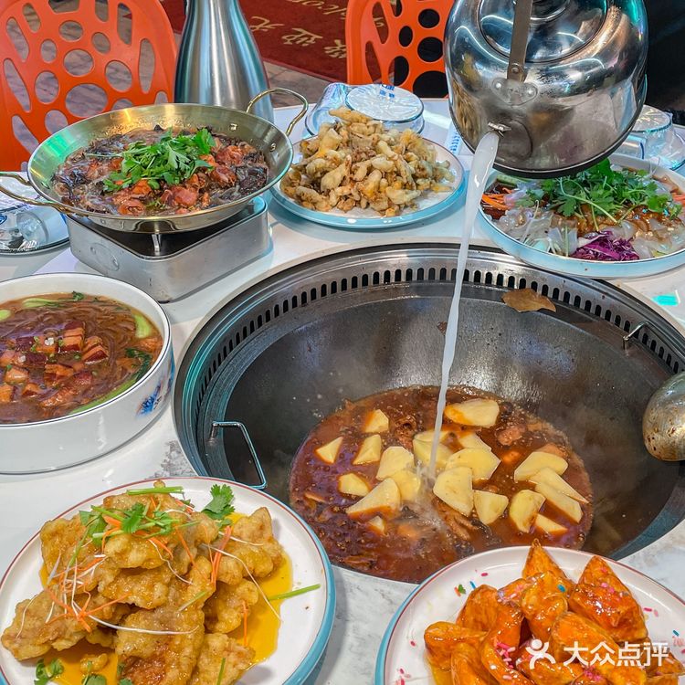 这顿铁锅炖大公鸡🍲放眼杭州也是相当炸裂!