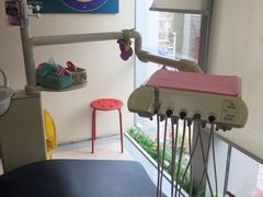 -瑞尔齿科(南京东路名人诊所)