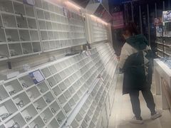 -诺柯视眼镜-蔡司依视路官方工厂店(淞南一店)