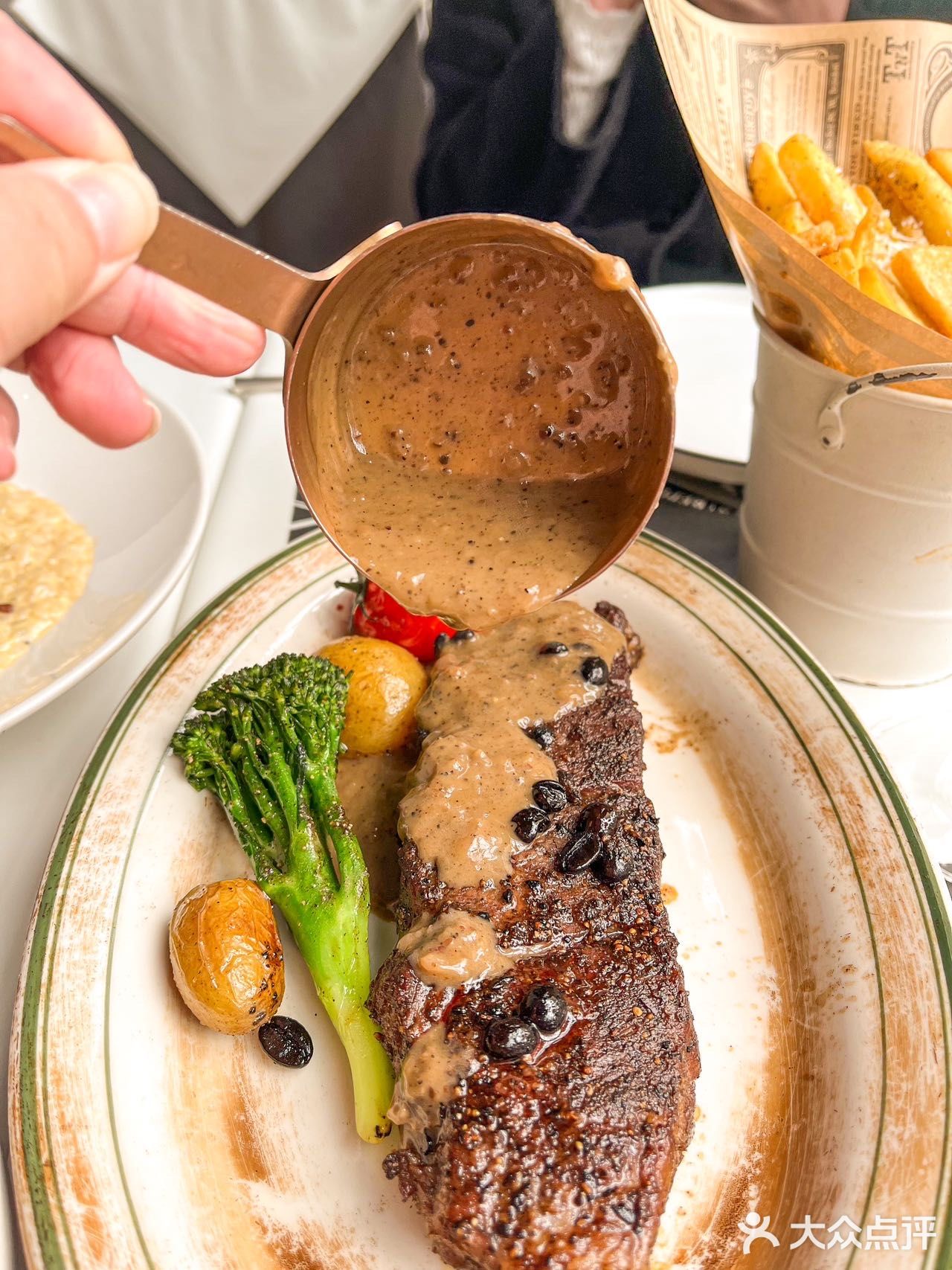 想不到武汉居然也有这么浪漫的地方～圣诞氛围也太美了吧～