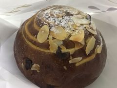 蔓越莓芝士朱古力包-老佛爷饼店