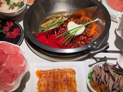 -茅草房·河畔园林火锅