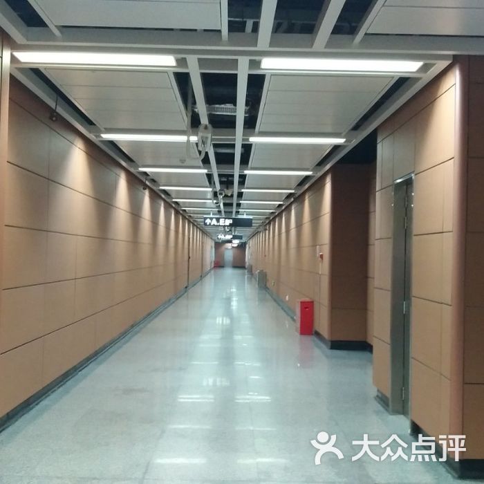 普君北路-地铁站
