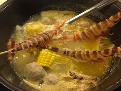 薑汁皮蛋貢丸-鲜入围煮花胶鸡海鲜火锅