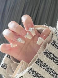 -UGIRL有个美甲