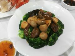 西蓝花扒双菇-东江海鲜酒家(艺都分店)
