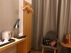 -柏曼酒店(广州天河体育中心林和西地铁站店)