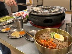 -围炉肉舍•炭烤活鳗•丹东海鲜烤肉(步行街店)