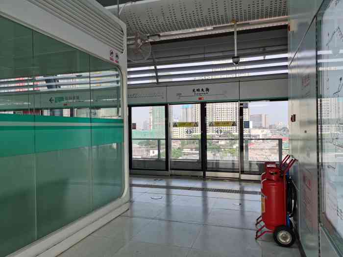 光明大街地铁站