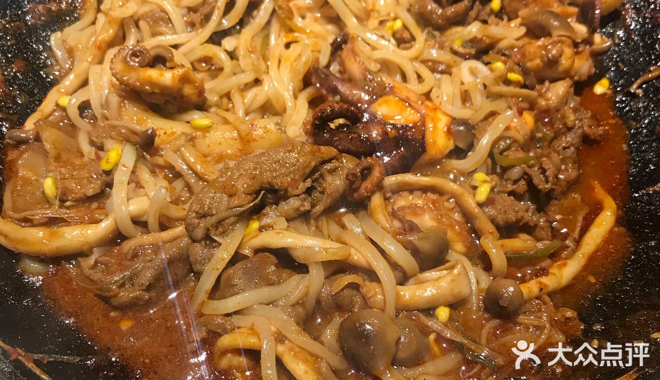 龙柏新村这边开了好几个商场 周边商业圈热闹好多