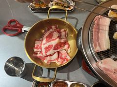 -围炉肉舍•炭烤活鳗•丹东海鲜烤肉(步行街店)