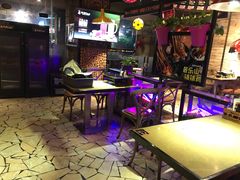 大堂-何师烧烤·香辣蟹·川菜·30年老品牌(太古里旗舰店)