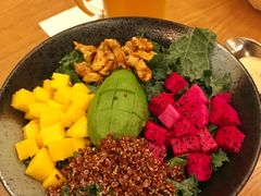 牛油果甘蓝沙拉-普兰达德国餐厅·德式脆皮烤猪肘·自酿啤酒(观唐店)