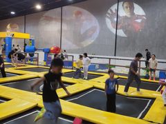 -极限Jump蹦床·新潮玩运动世界·室内乐园·团建·派对中心
