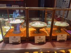 面包甜点陈列柜-富华斋饽饽铺·宫廷糕点·伴手礼(护国新天地店)