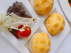 酥皮菠萝叉烧焗餐包-翠园(北京王府中环店)