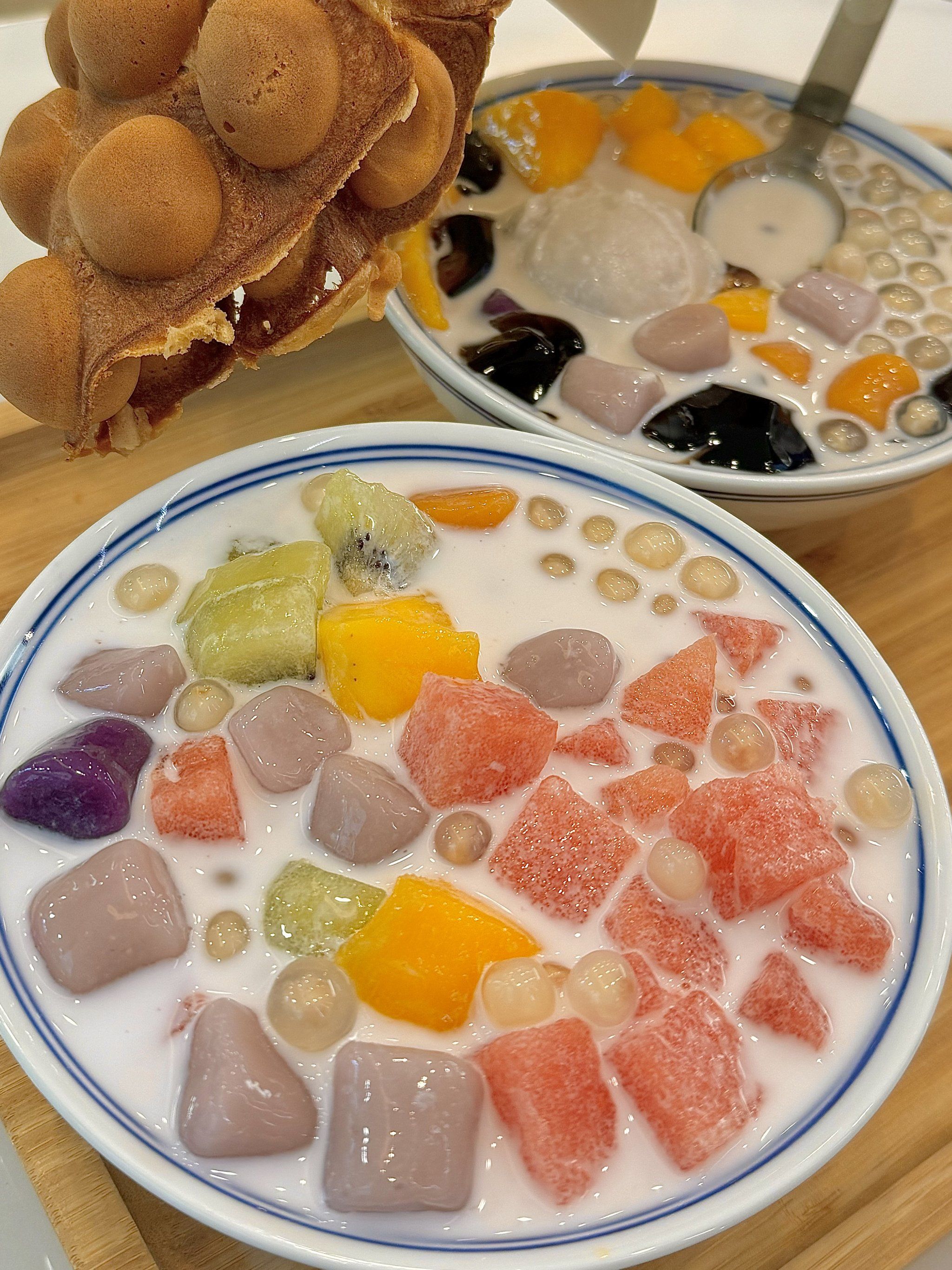 n「芋泥芒芒芋圆」
这是店里的主打产品👍,一端上桌,满满一湍的