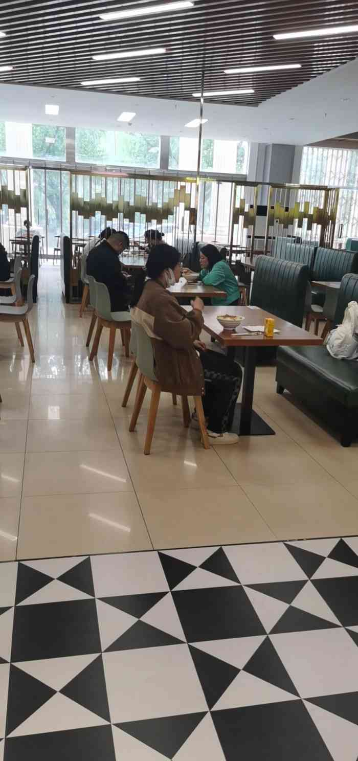 湖北第二师范学院-饭堂-"这次疫情在家待了快半年了,着实想念学校饭.