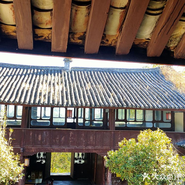 应朋友相邀，终于四人成行来到腾冲，清晨驱车来叠水河瀑