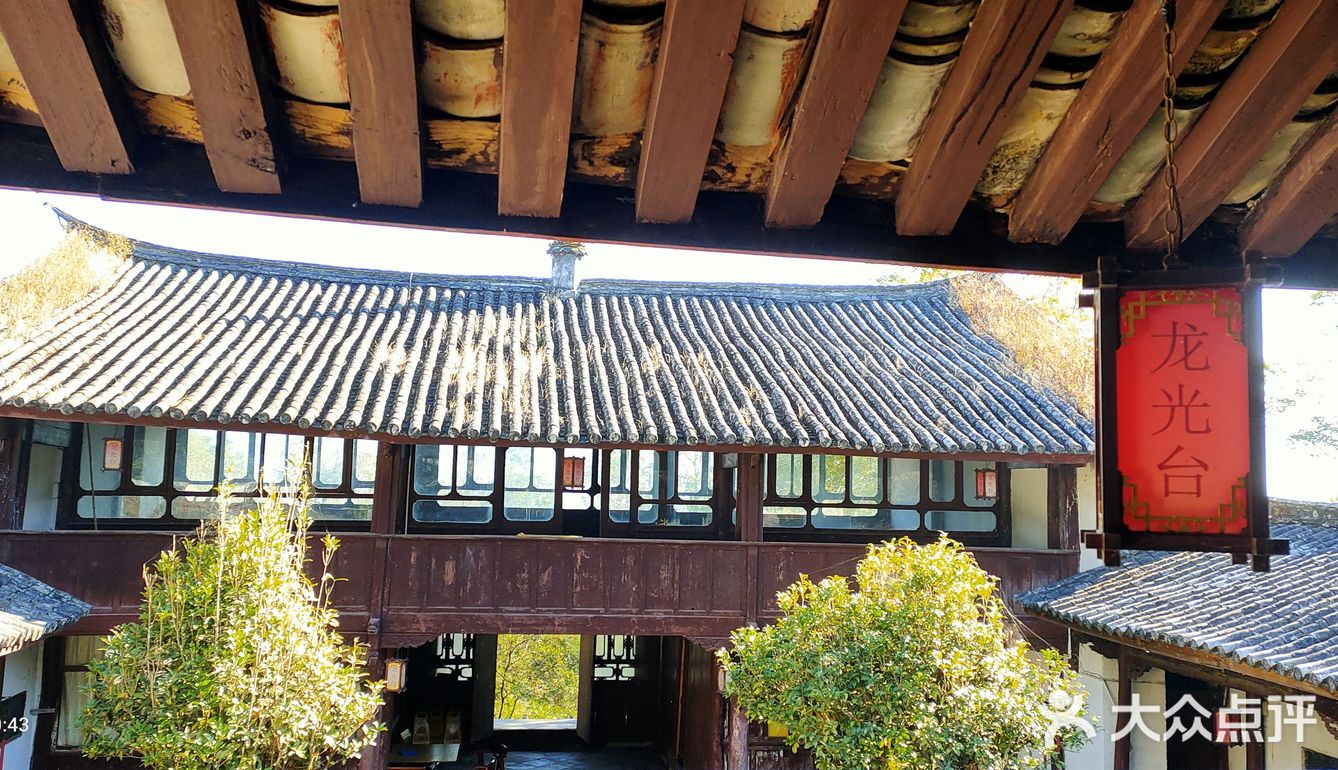 应朋友相邀，终于四人成行来到腾冲，清晨驱车来叠水河瀑