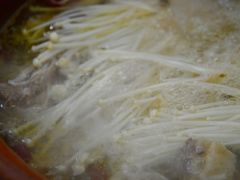 炭炉果鸡煲-威邵鸡煲(西华路总店)
