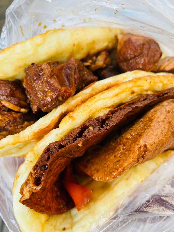 王虎子大饼-"就在家附近,刚搬来的时候发现是个网红店去.