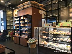 面包甜点陈列柜-星巴克臻选(深圳皇庭广场分店)
