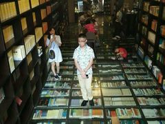 -钟书阁(松江泰晤士小镇店)