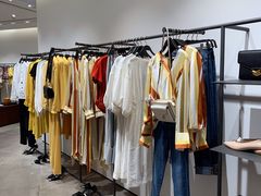 -URBAN REVIVO(高德置地广场·春广场店)