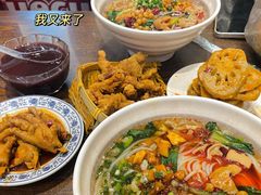 -爆炸头阿姨小四川正宗川味小吃(无任何分店)
