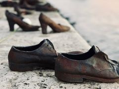 -多瑙河畔鞋履雕塑