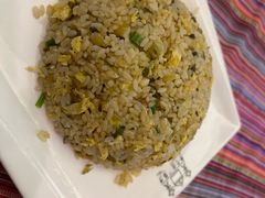 腌菜鸡蛋炒饭-香巴拉云南餐厅(华莱坞店)