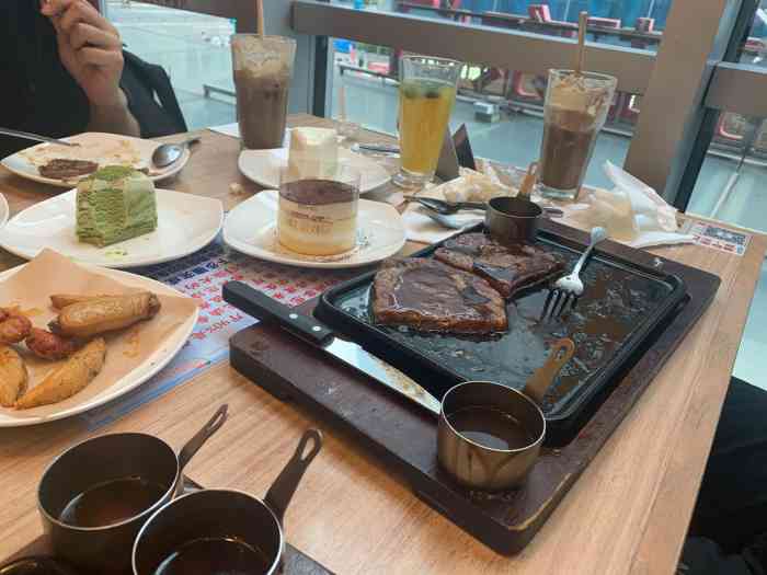 必胜客(芜湖路万达店)-"位于包河万达广场的这家必胜客,生意一直一.