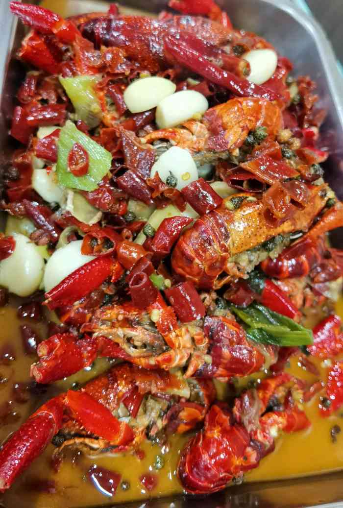 秋林龙虾(下关店)-"味道不错的一家龙虾店,只在龙虾季开业.蒜.