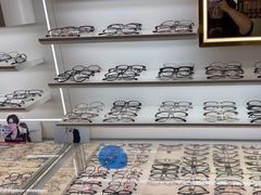 -美式眼镜·授权蔡司.依视路.尼康.豪雅.明月(南翔印象城店)