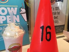草莓味奶昔-FATBURGER 特富客汉堡(外交公寓店)