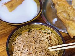 -老字号眼镜子煎包汤包店