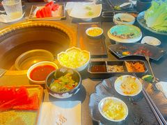 -铭牛烧肉·和牛海鲜自助(高新月牙湖店)