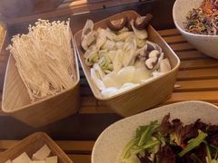 -牛YO寿喜烧·铁板烧和牛火锅自助(市府恒隆店)