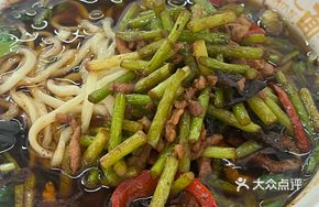 Garlic and Wood Ear Mushroom Shredded Pork Noodles