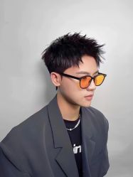 -一家只做男发烫染的店