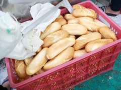 -Bánh Mì Huynh Hoa
