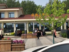 -窦店服务区-停车场