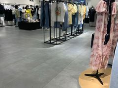 -URBAN REVIVO(七宝领展广场店)