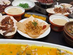 -阿瓦山寨·湘菜现炒·剁椒鱼头王(咸阳总店)