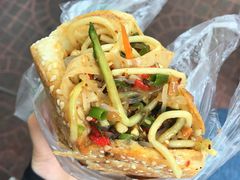 饼子夹凉面-南充方酥锅魁