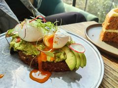 牛油果温泉蛋吐司-O'mills Sourdough Bakery&Bistro(永嘉路店)